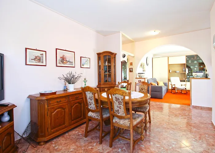 Ljiljana 2348 * Pula